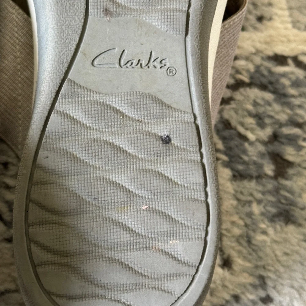 Clarks Cloudsteppers Arla sandals slip on criss cross strap shoes thong 9 - Picture 6 of 7